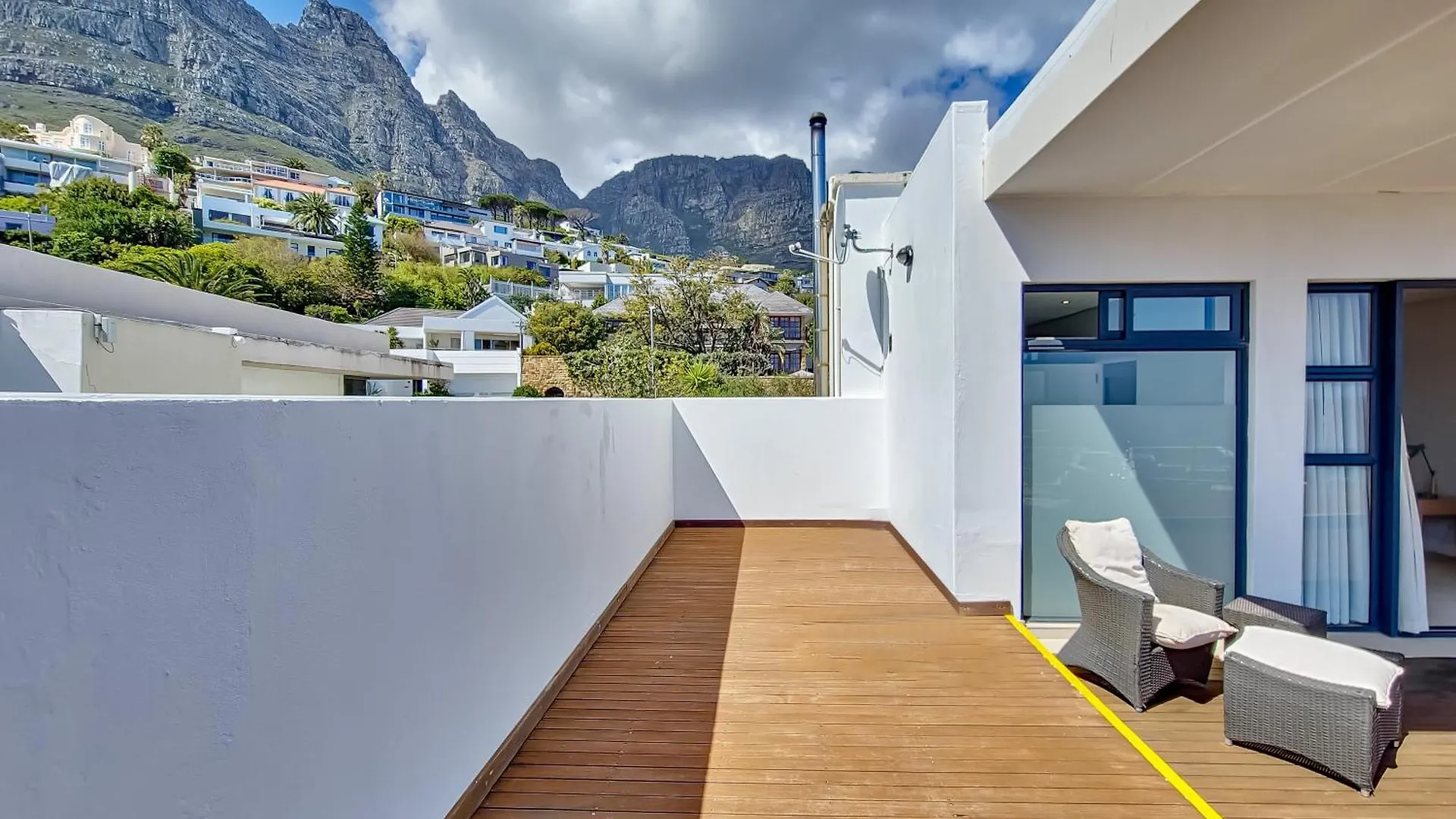 Blue Emerald Villa