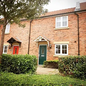 https://the-bay-filey-moonshine-cottage.yorkshirehotels.net